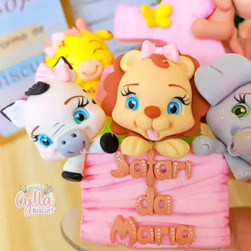 Vela Topo de Bolo Safari em Biscuit Menina