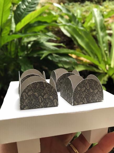 Kit com 24 Forminha Jurassic World Mundo dos Dinossauros