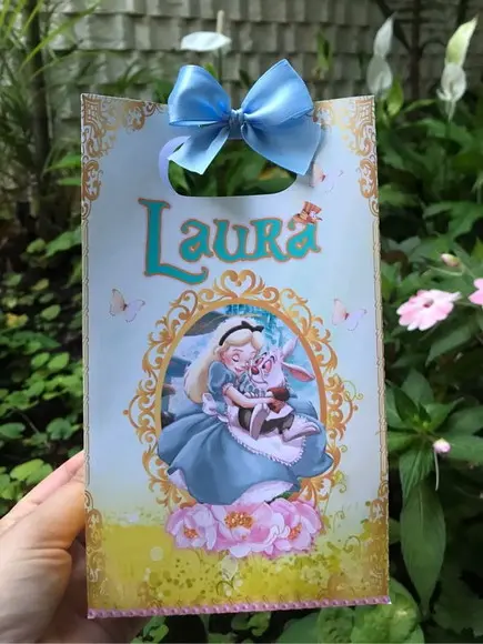 10 Sacolinhas Surpresa, Alice no País da Maravilha