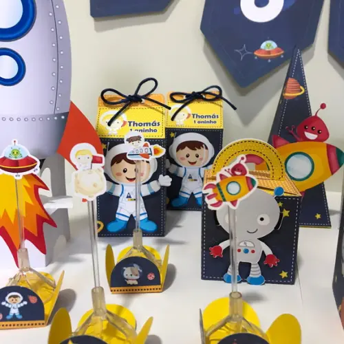 24 Unidades Forminhas e Topper Astronauta