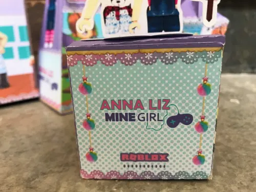 Julia Minegirl