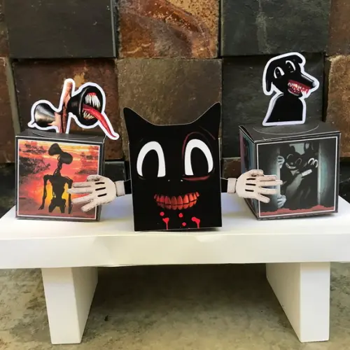 Siren Head, Cartoon Cat e Cartoon Dog