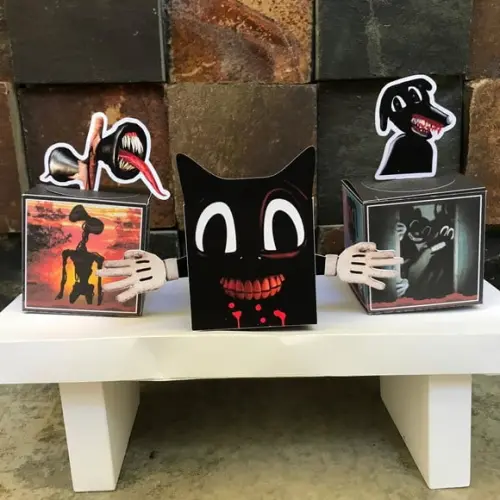 Siren Head, Cartoon Cat e Cartoon Dog