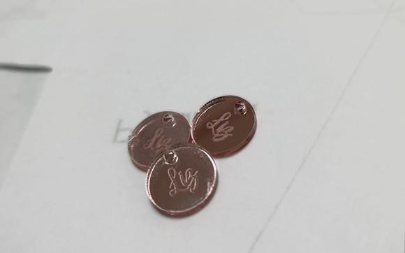 50 Tags de 1,5cm de Diâmetro em Acrílico Espelhado