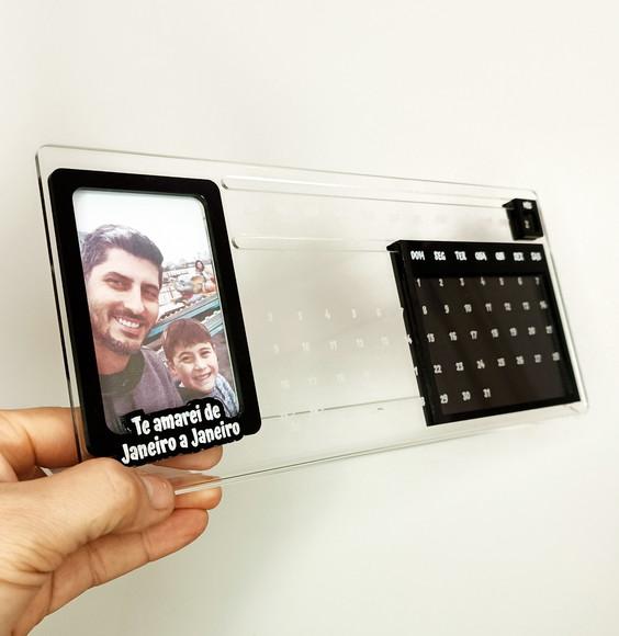 Calendário Permanente em Acrílico com Bolso para Foto