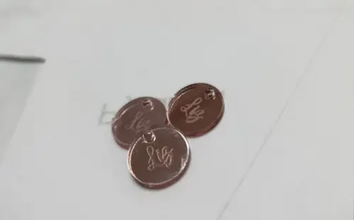 50 Tags de 1,5cm de Diâmetro em Acrílico Espelhado