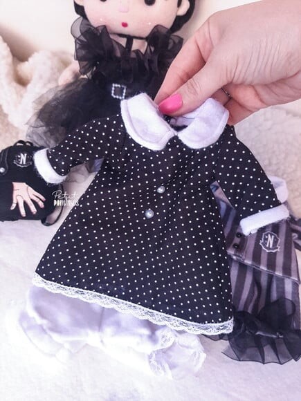 Boneca Wandinha Troca de Roupa (valor Unitário)