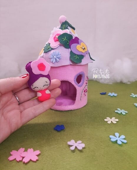 Casinha de Boneca em Feltro