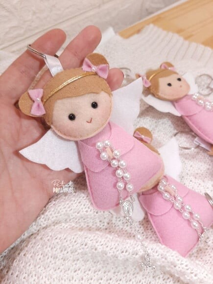 Chaveiro de Anjinha Feltro com Terço e Tag Personalizada