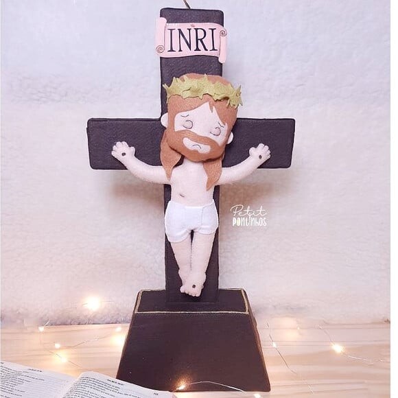 Jesus Crucificado em Feltro