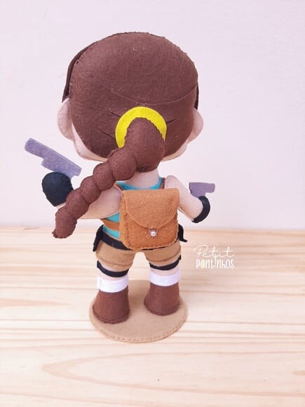 Lara Croft (caçadora de Artefatos) 21cm Valor Unitário
