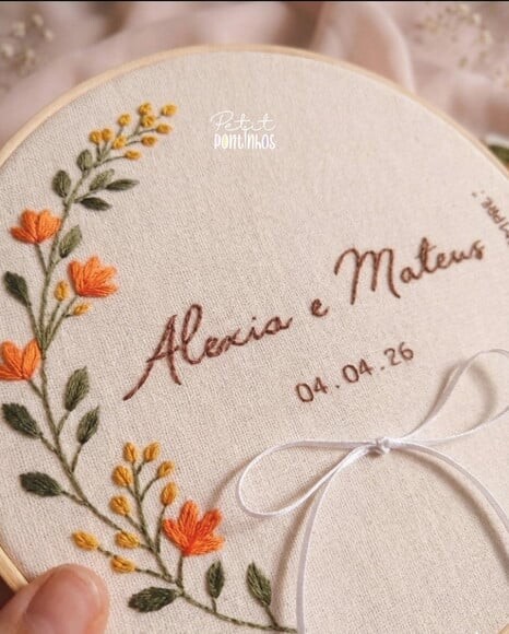 Porta Alianças Bastidor Bordado Floral 20cm