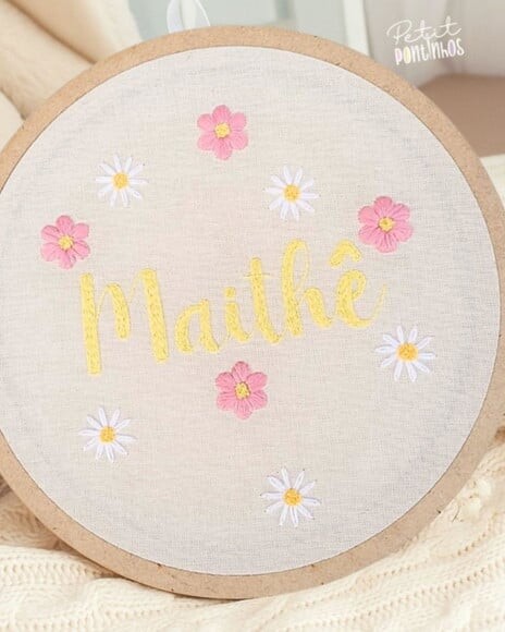 Porta Maternidade Bastidor Margaridas 25cm