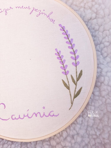 Porta Maternidade Lavanda Bastidor -carimbar os Pezinhos