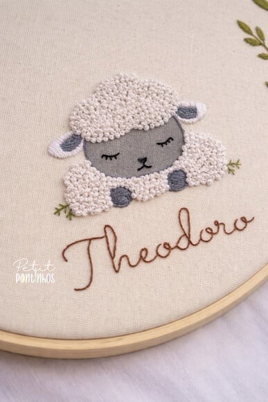 Quadro Bastidor Porta Maternidade Ovelinha