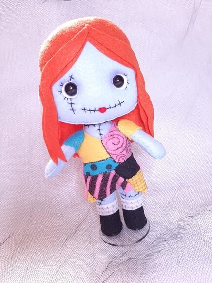 Sally em Feltro 19cm