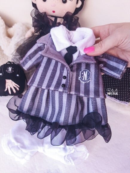 Boneca Wandinha Troca de Roupa (valor Unitário)