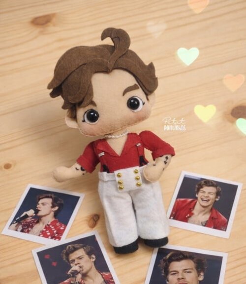 Boneco Harry Styles em Feltro (22cm)