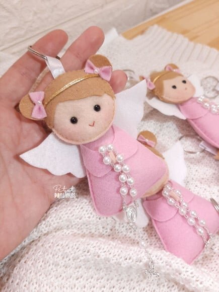 Chaveiro de Anjinha Feltro com Terço e Tag Personalizada