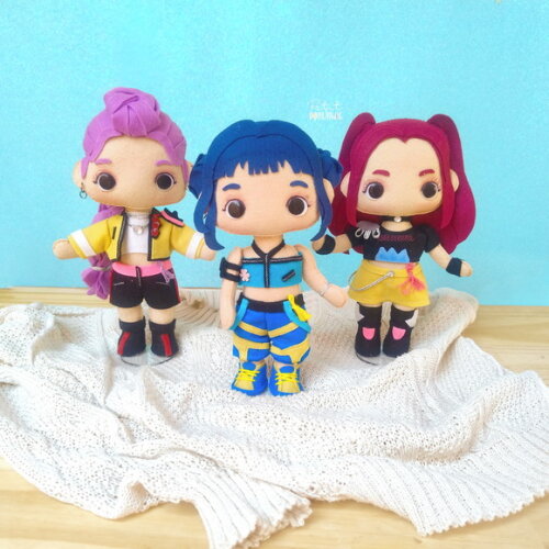 Guerreiras do K-pop em Feltro 20cm (3 Peças)