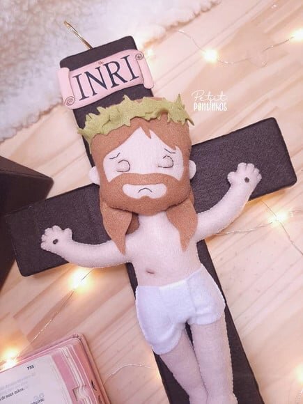 Jesus Crucificado em Feltro