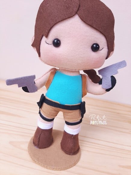 Lara Croft (caçadora de Artefatos) 21cm Valor Unitário