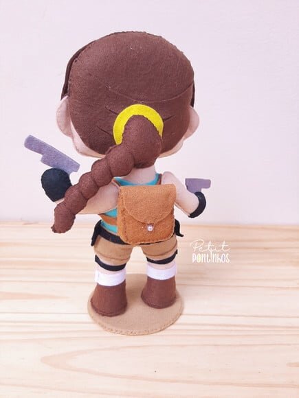 Lara Croft (caçadora de Artefatos) 21cm Valor Unitário