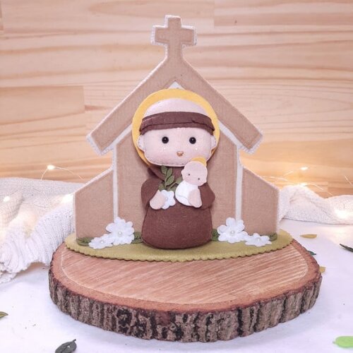 Lembrancinha Capelinha com Santo Antônio / Igreja em Feltro
