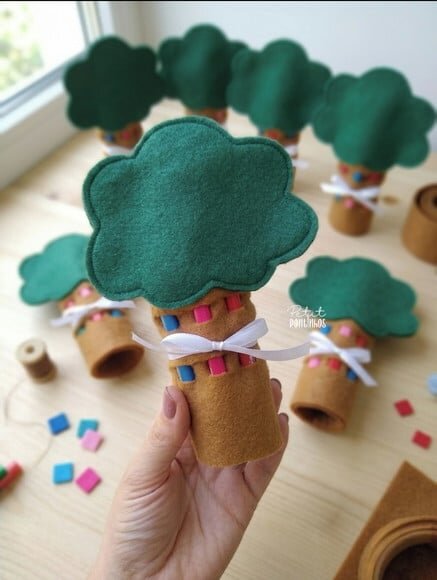 Lembrancinha Porta-lápis Árvore em Feltro com Mini Lápis