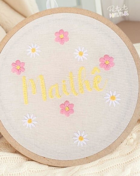 Porta Maternidade Bastidor Margaridas 25cm