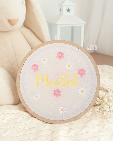 Porta Maternidade Bastidor Margaridas 25cm