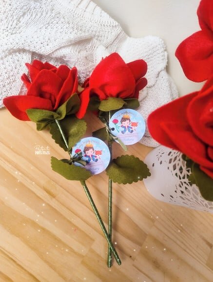 Rosa em Feltro Pequeno Príncipe no Palito com Tag Personaliz