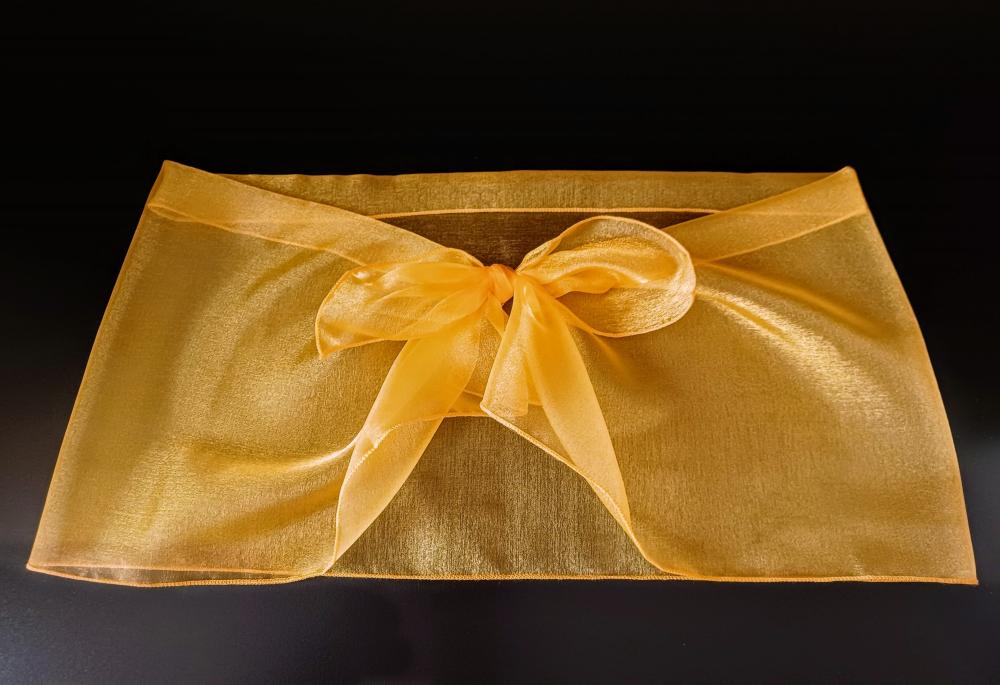 Echarpe Modelo Bolero Amarelo Ouro Busto 99cm