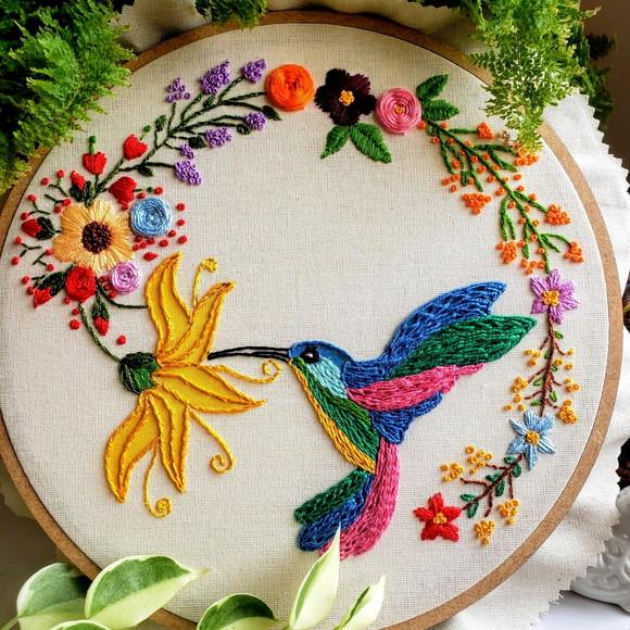 Quadro Bastidor Bordado à mão Beija-flor