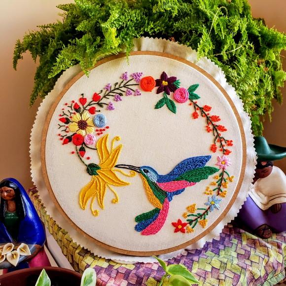 Quadro Bastidor Bordado à mão Beija-flor