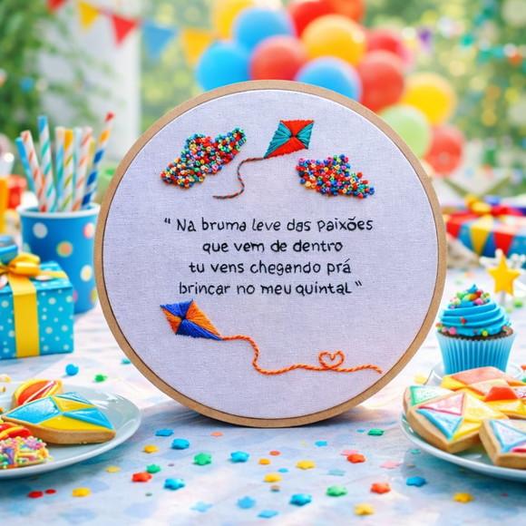Quadro Bordado Decoração Presente Anunciação Nuvens Pipa