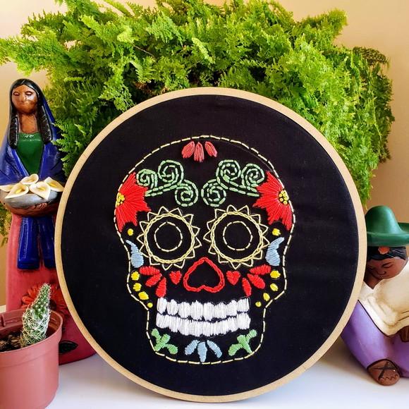 Quadro Bastidor Bordado à mão Caveira Mexicana La Catrina