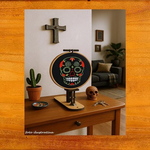 Quadro Bastidor Bordado à mão Caveira Mexicana La Catrina