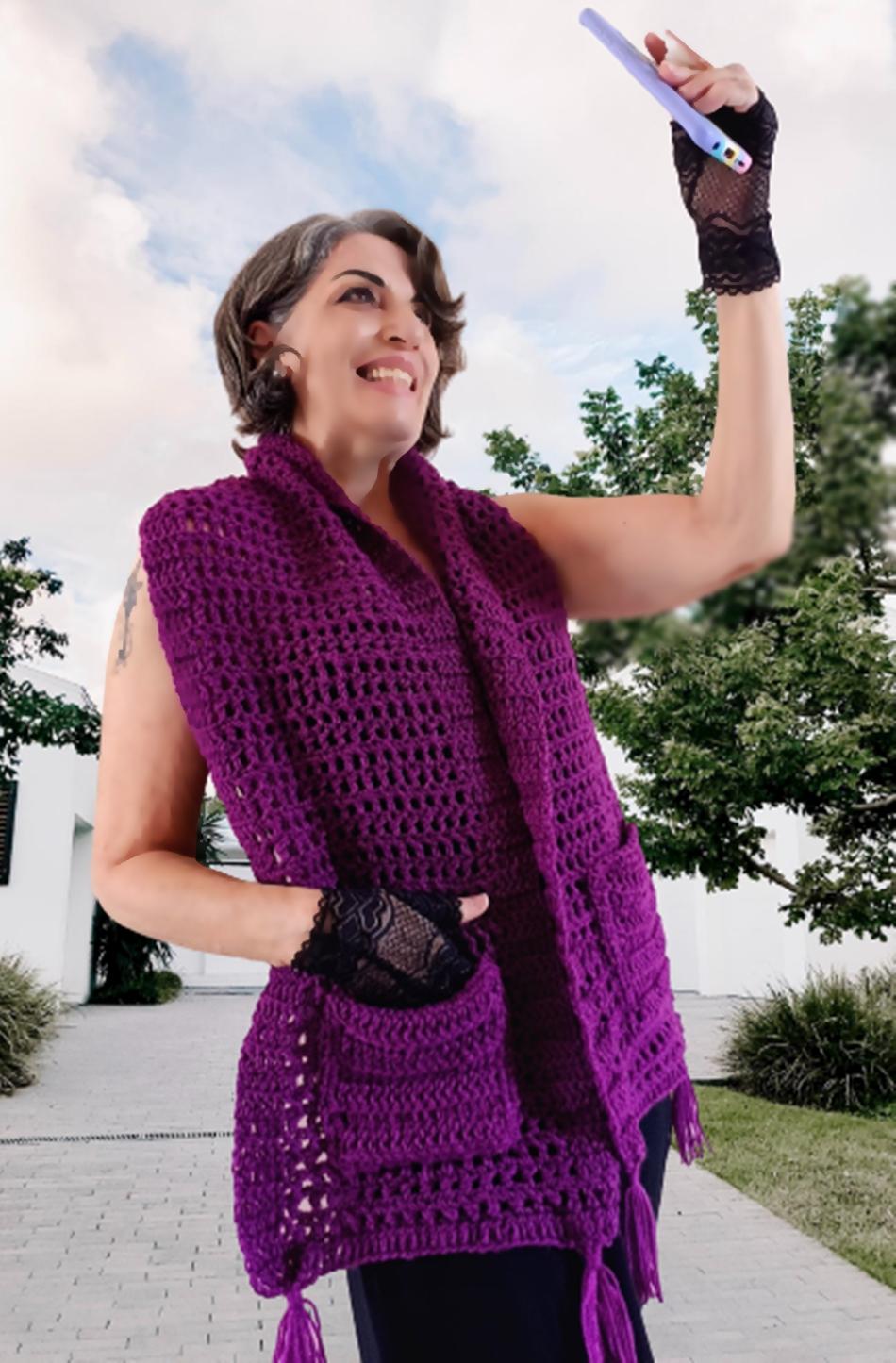 Cachecol Feminino com Bolsos em Crochê Púrpura
