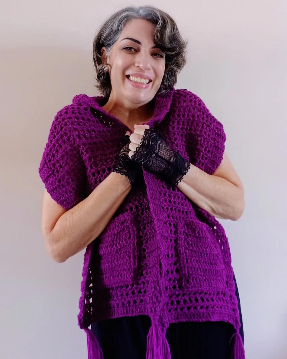 Cachecol Feminino com Bolsos em Crochê Púrpura