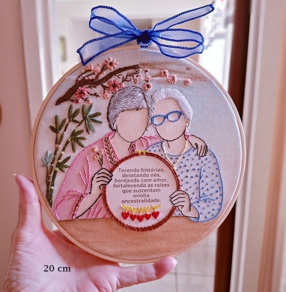 Bordado Personalizado Mãe e Filha Transforme Foto em Arte Afetiv