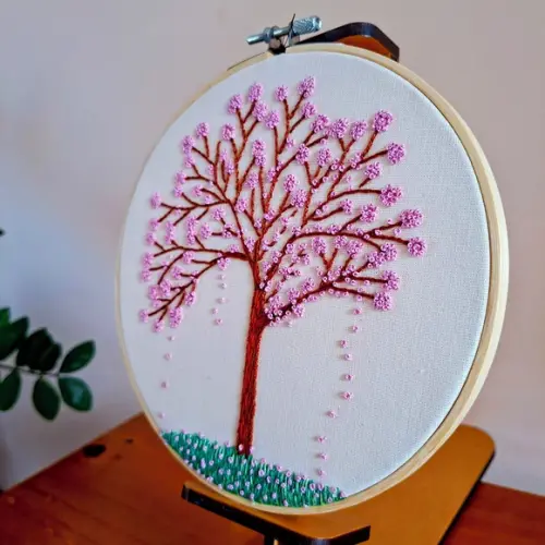 Ipê Roxo Bordado á mão em bastidor decoração presente afetivo