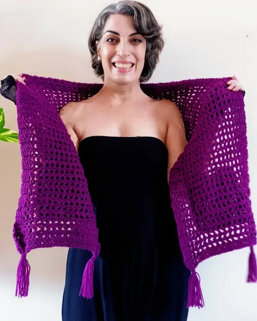 Cachecol Feminino com Bolsos em Crochê Púrpura