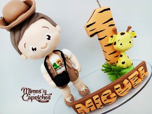 Topo de bolo Menino Safari