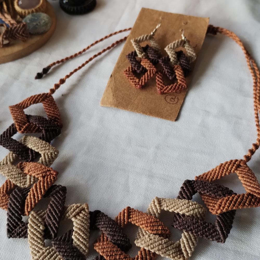 Colar Entrelaçados
