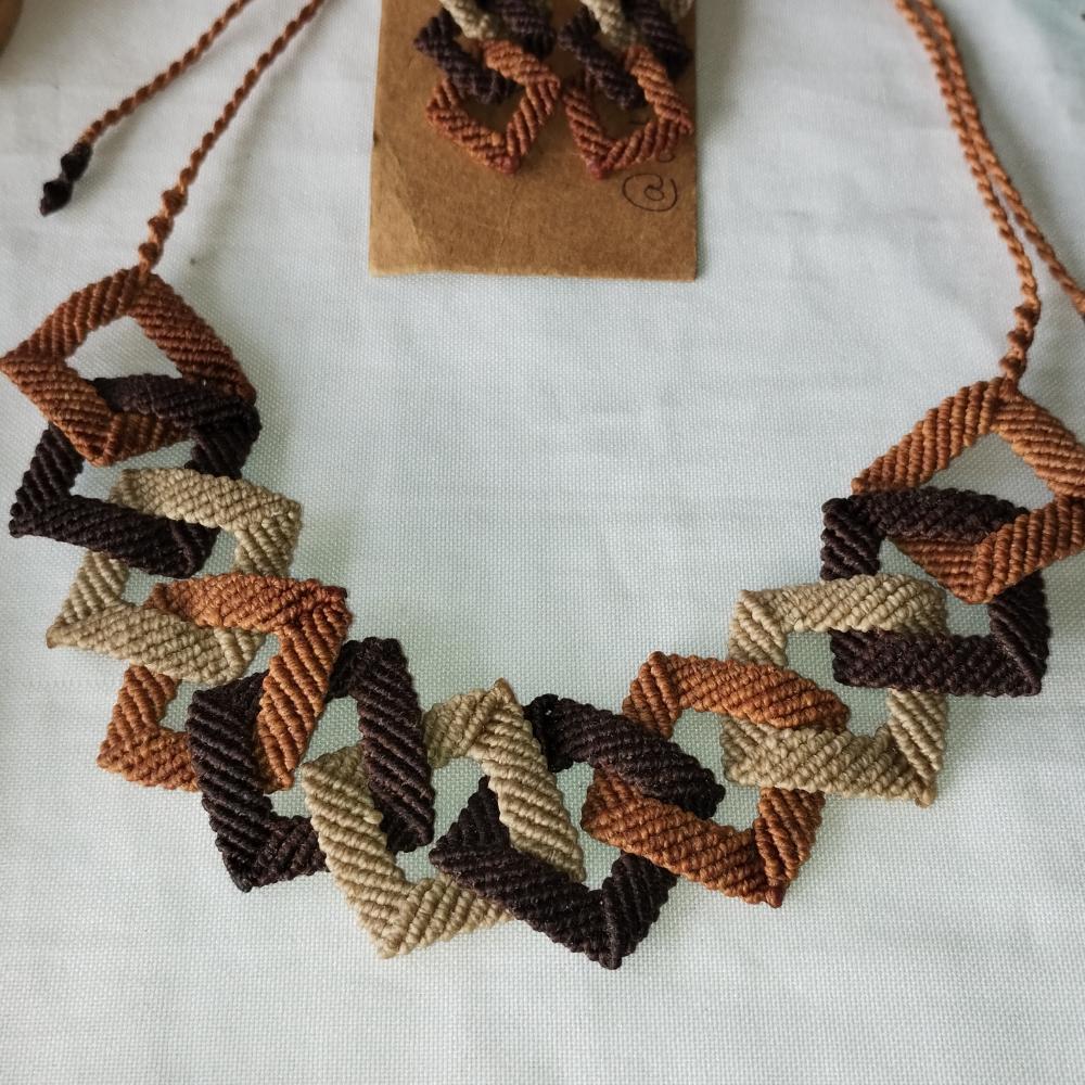 Colar Entrelaçados