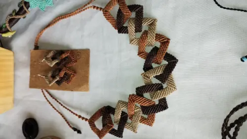 Colar Entrelaçados