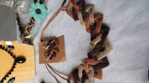 Colar Entrelaçados