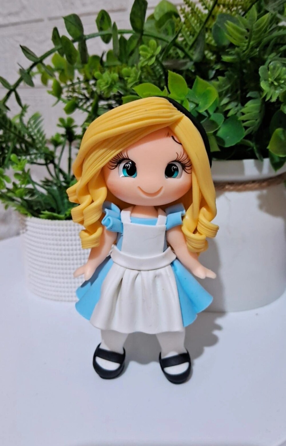 Apliques Alice no país das maravilhas em biscuit (Alice e Chapel