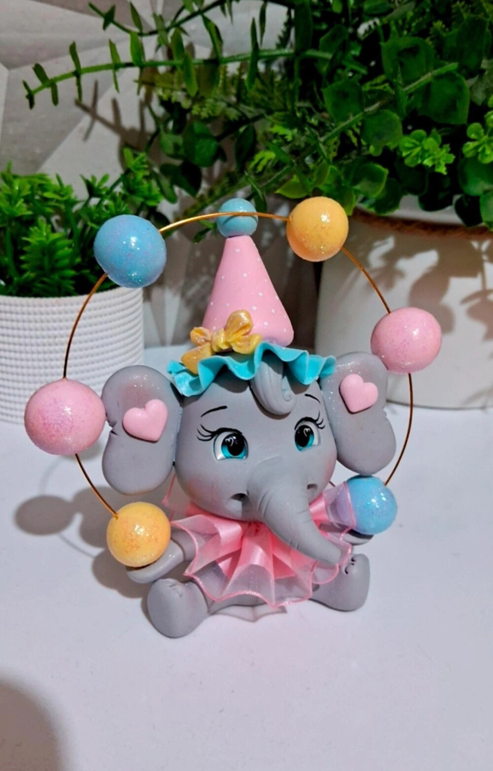 Aplique circo rosa em biscuit- Elefante malabarista